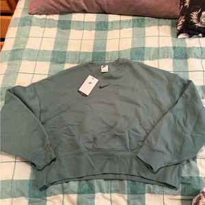 NWT Women’s size small green cropped Sweatshirt with black Logo